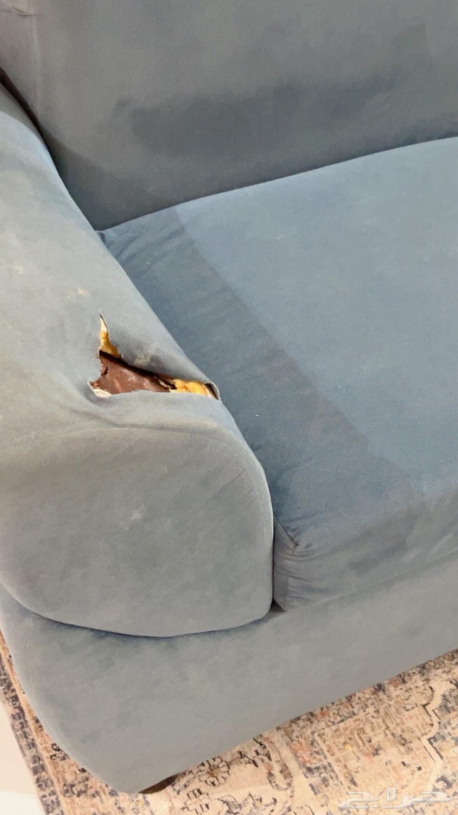 Sofa (needs reupholstering) for sale63744508182787111