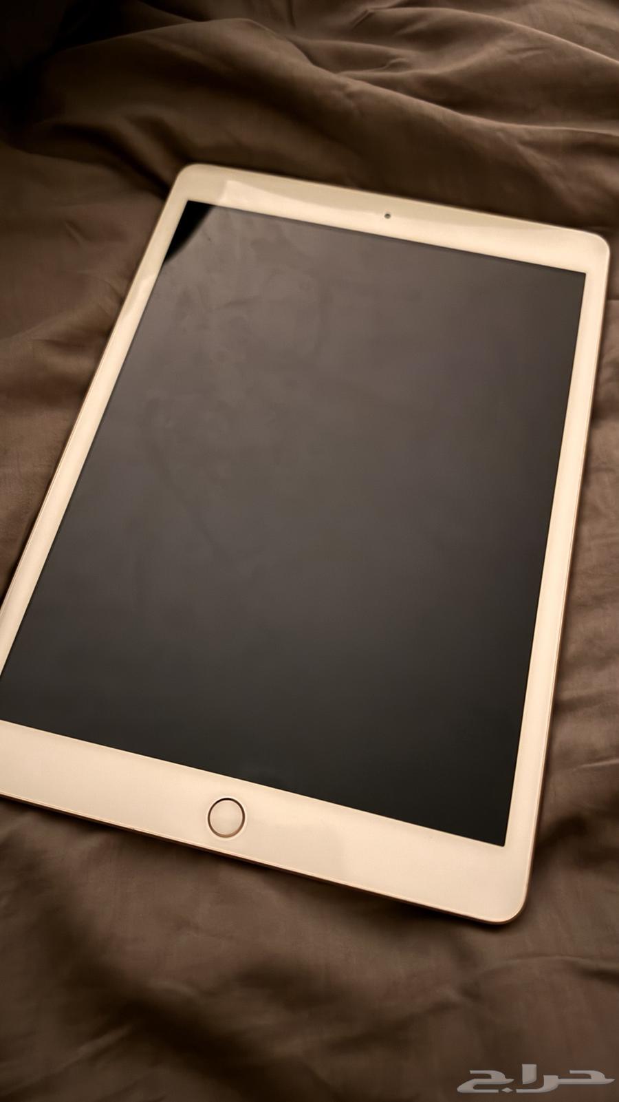 iPad for sale, 8th generation, clean and without any damage63740001165569110