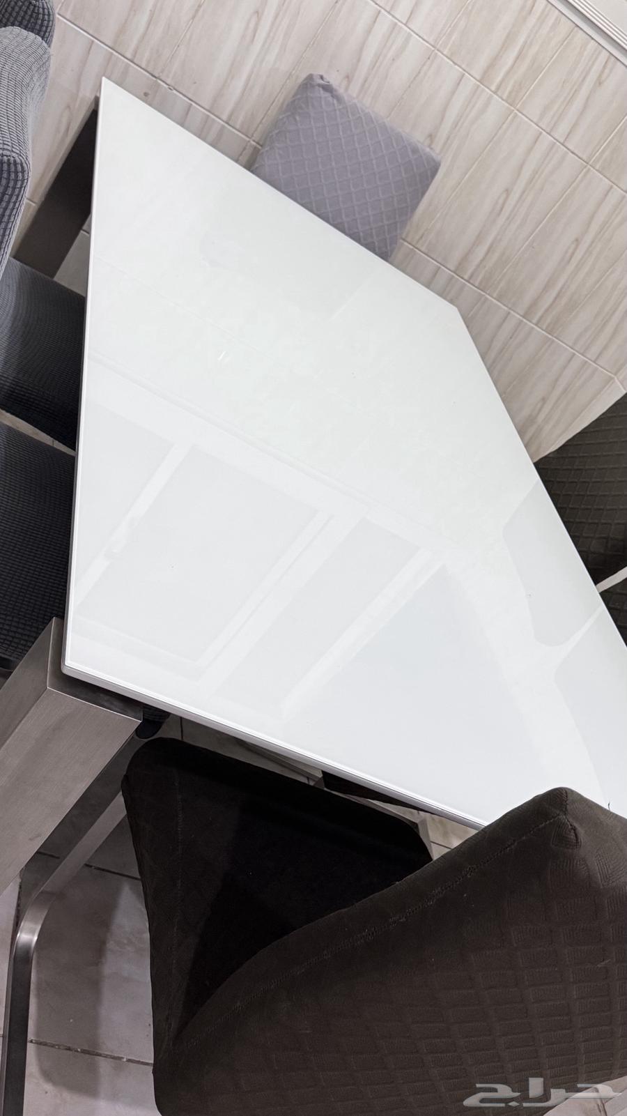 Dining table with 6 chairs, clean63746009151745114