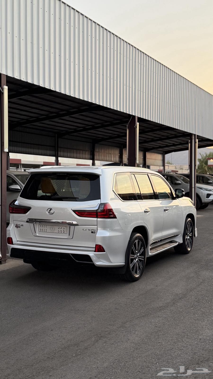 Lexus LX570 2018 Model, 88,000 KM63618044025219114
