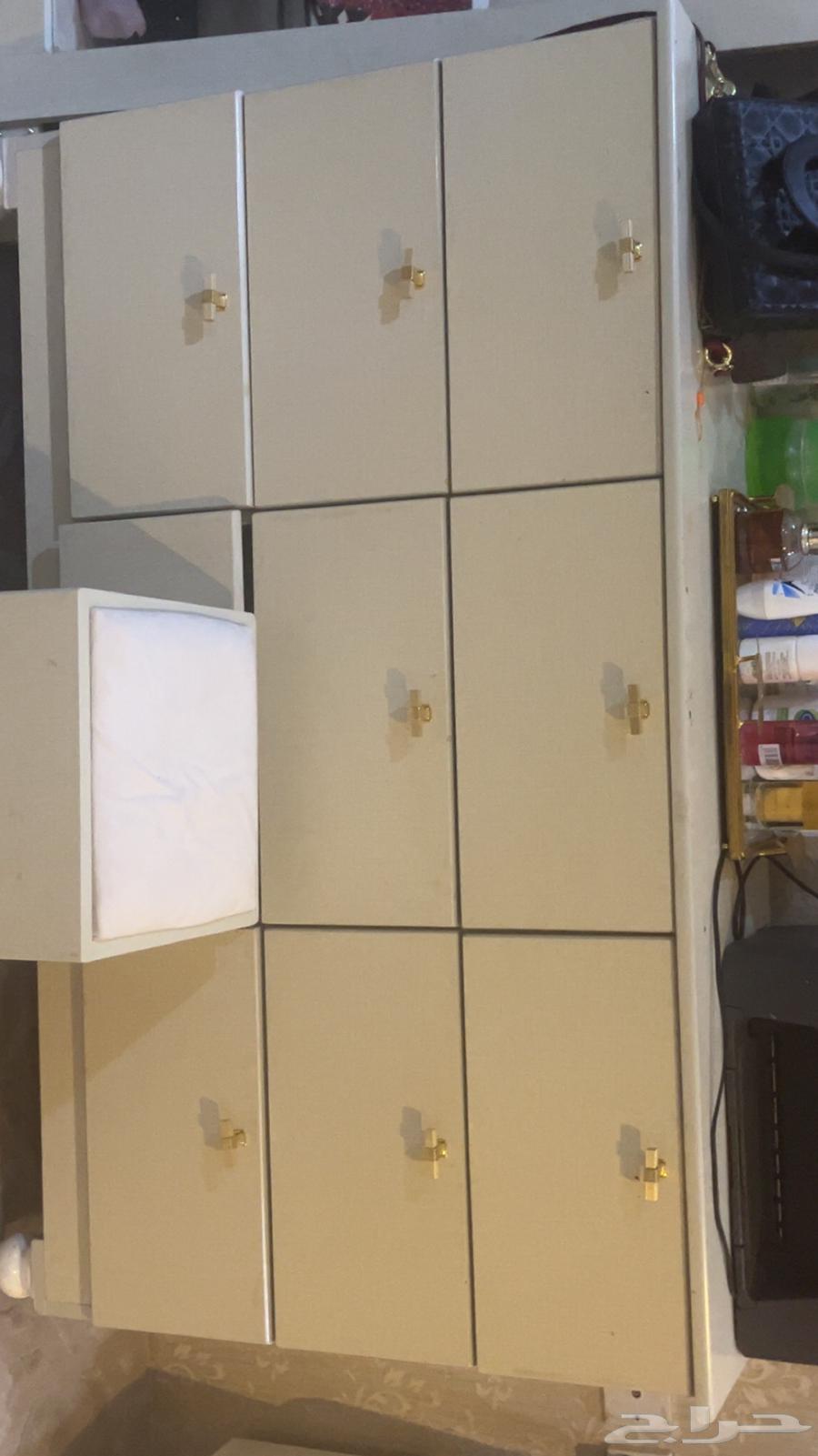 Corner wardrobe with three doors, two commodes, shoe cabinet, and dressing table for sale, 200 SAR63746206357377113