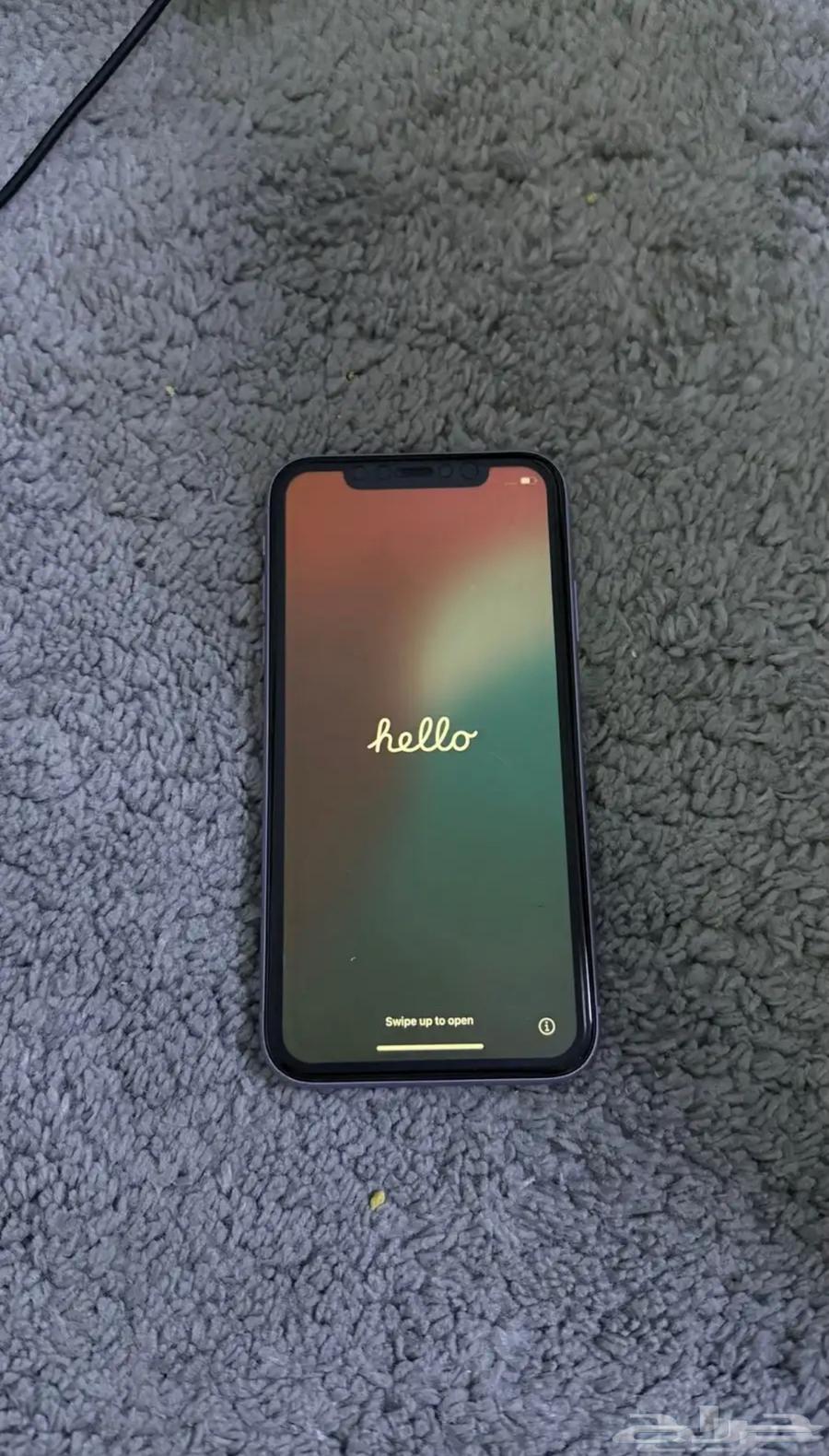 iPhone 11 won't turn on but has a slight crack63742260285313110