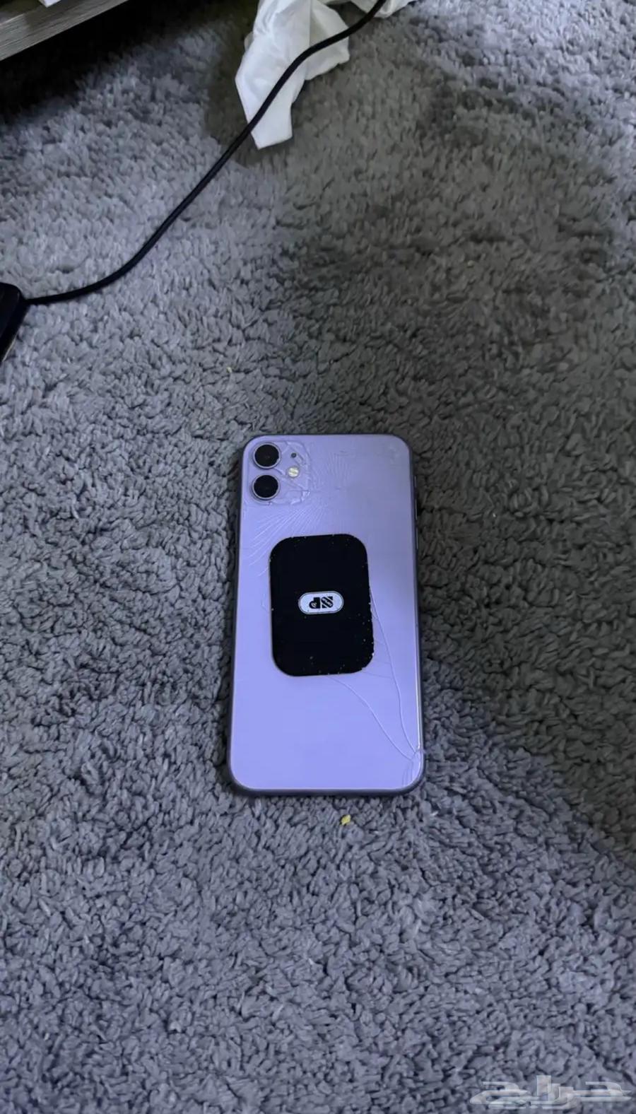 iPhone 11 won't turn on but has a slight crack63742260285313111