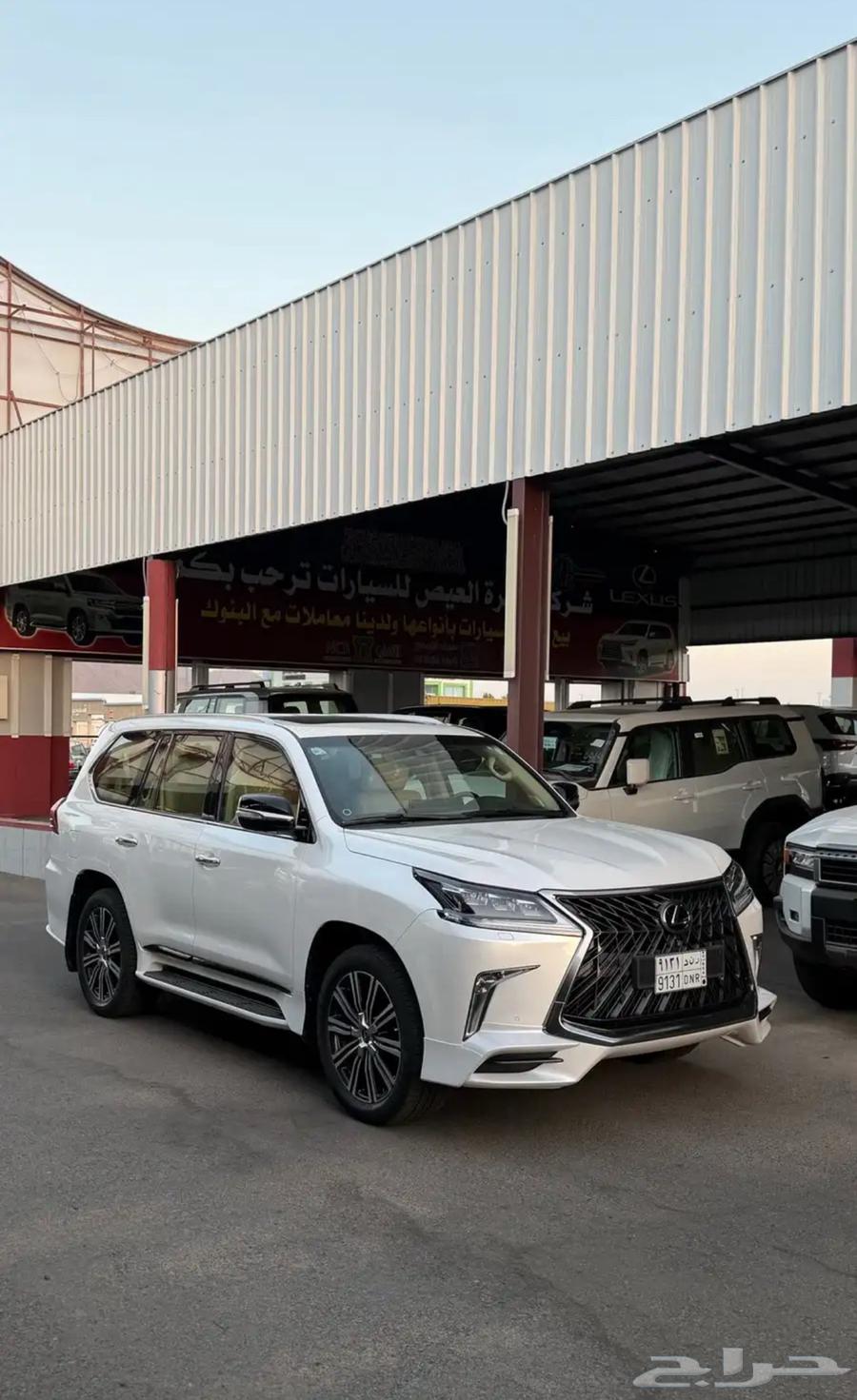 Lexus LX570 2018 model, 175,000 km63618044134657113