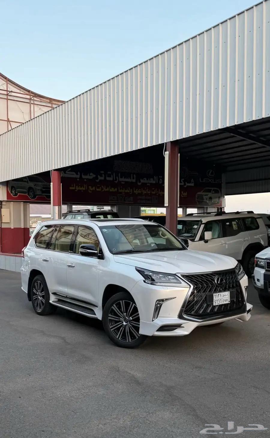 Lexus LX570 2018 model, 175,000 km63618044134657111
