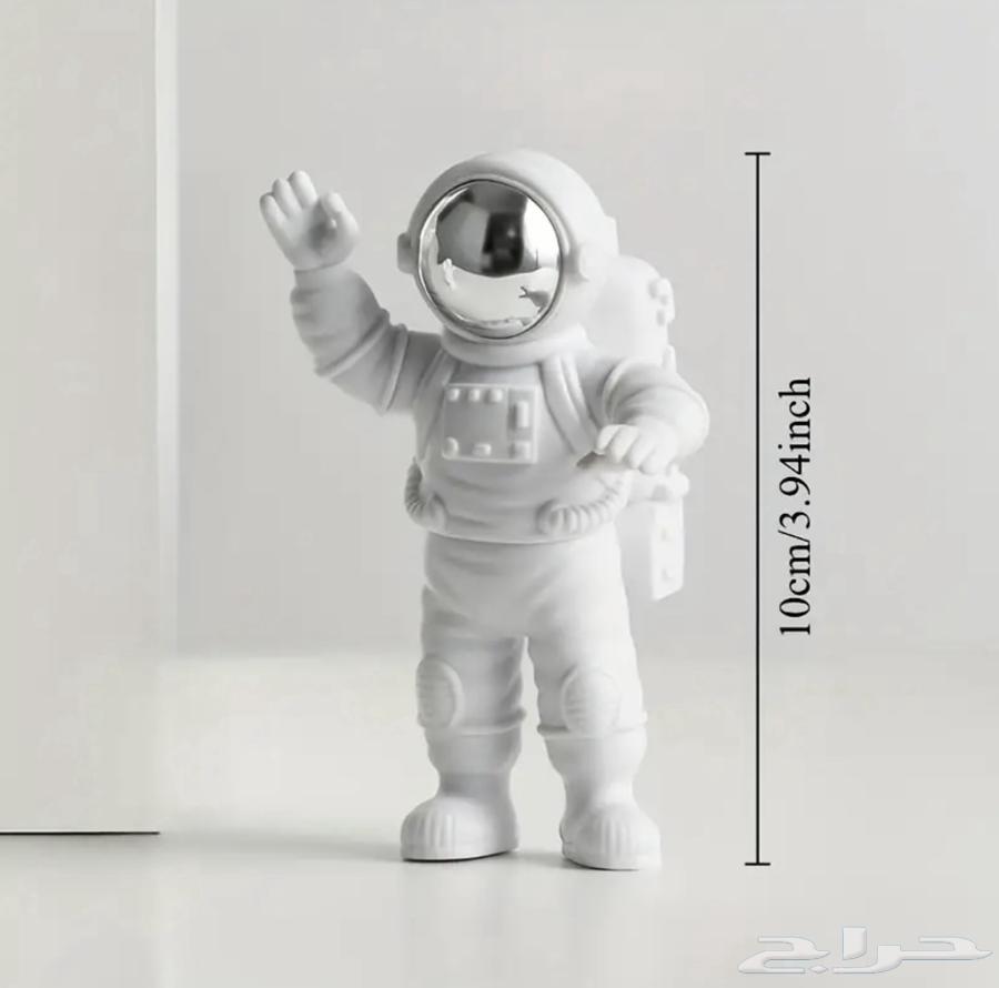 Zaina looks like an astronaut63738961793155111