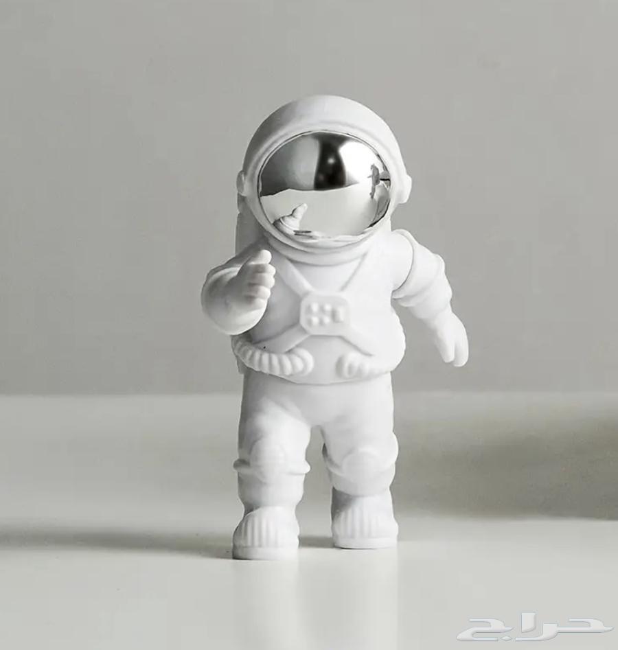Zaina looks like an astronaut63738961793155112