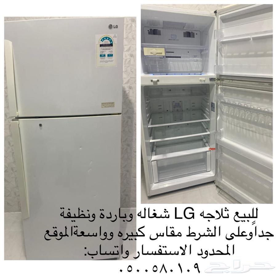 A semi-new and clean refrigerator with no defects63739530144387110