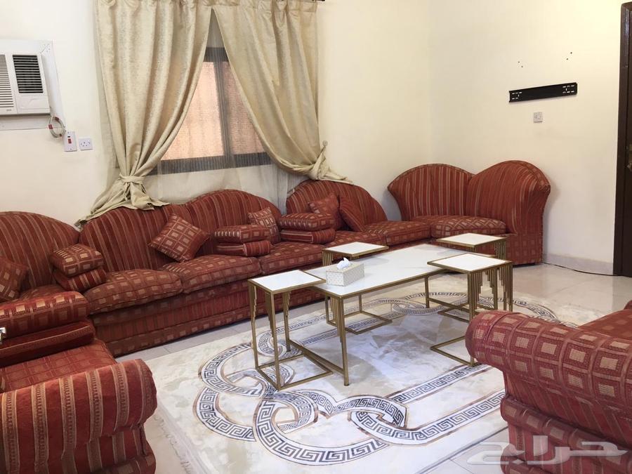 كنب زاويه بحاله ممتازه للبيع63747422910978110