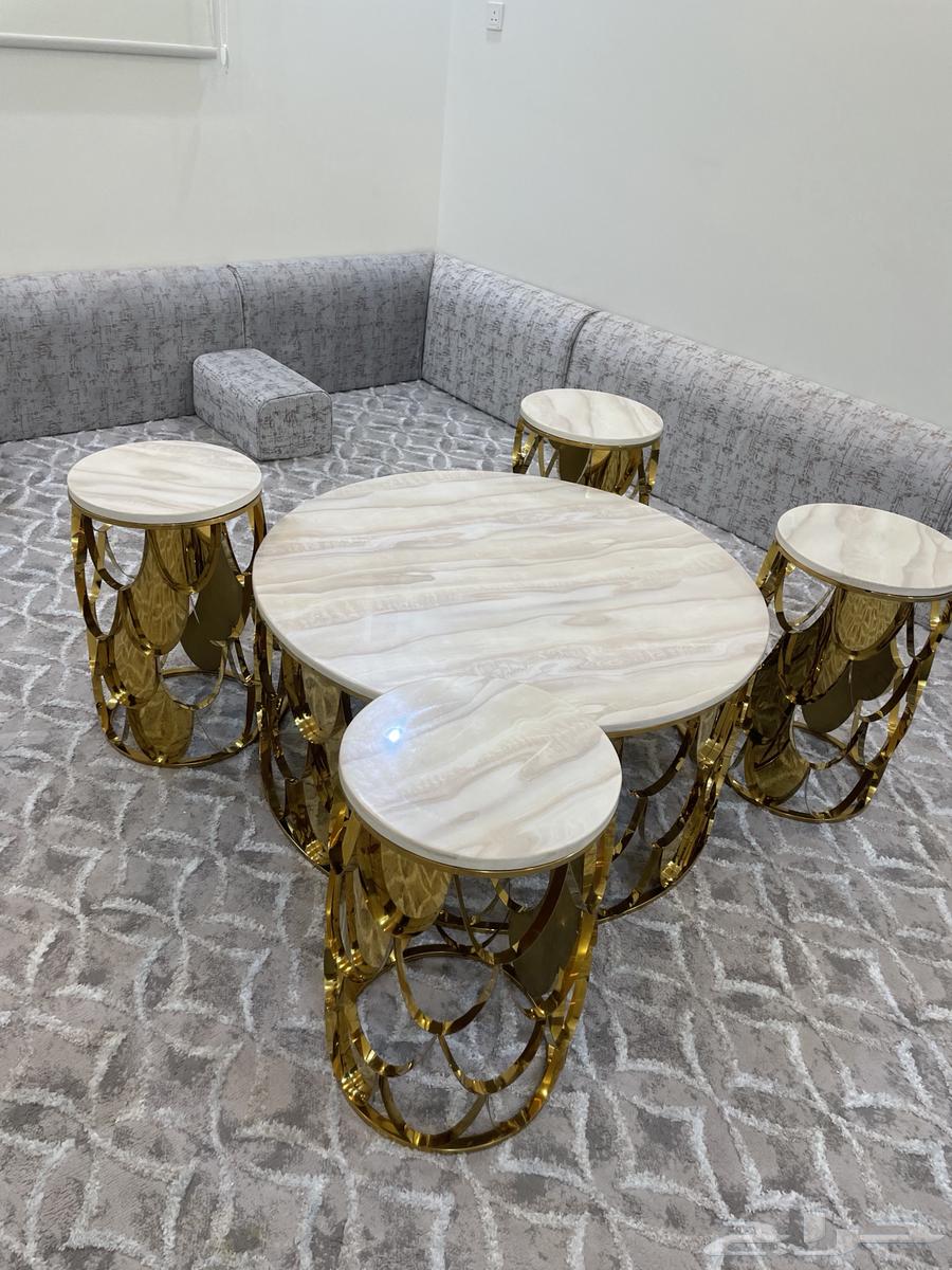 Main ceramic table and four side tables63746681035778110