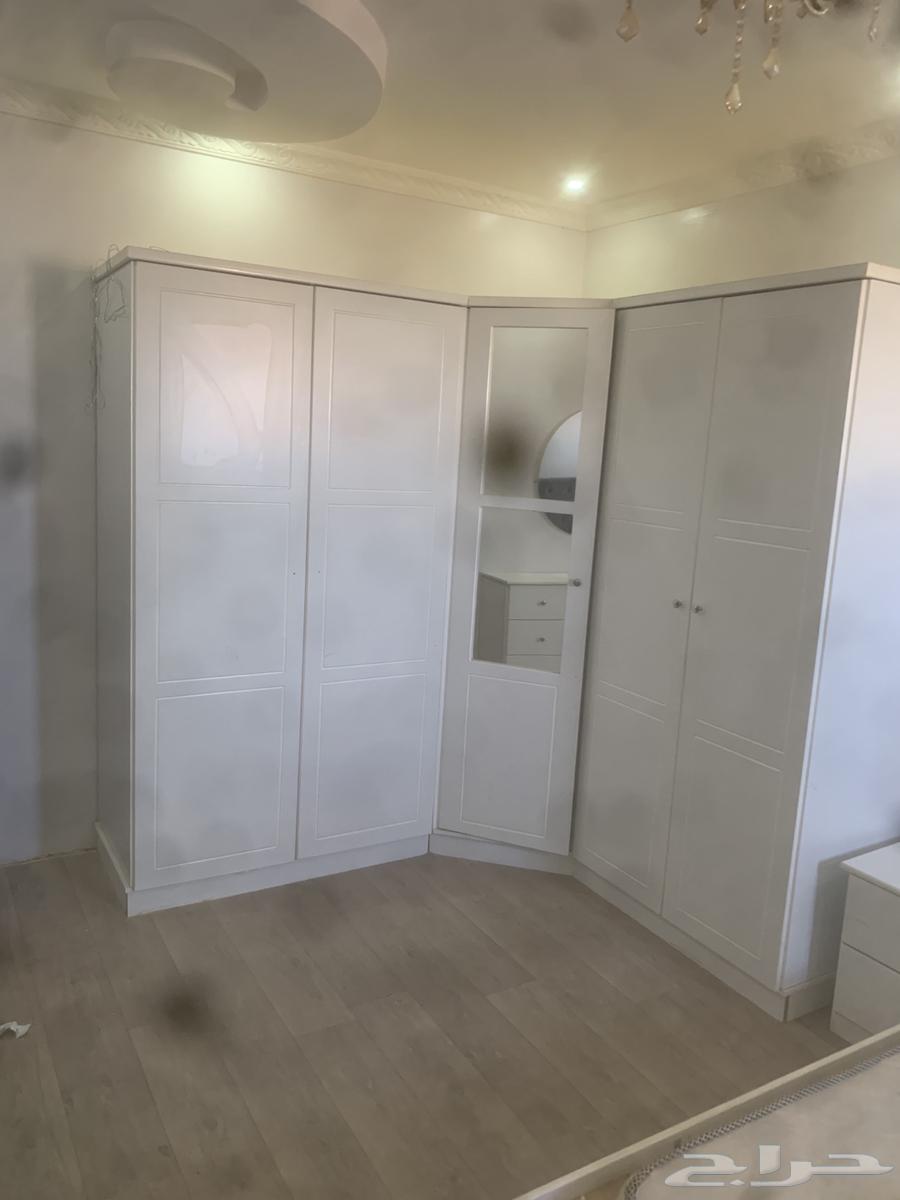 Used bedroom set in excellent condition except for what is shown in the picture only63742077115266113