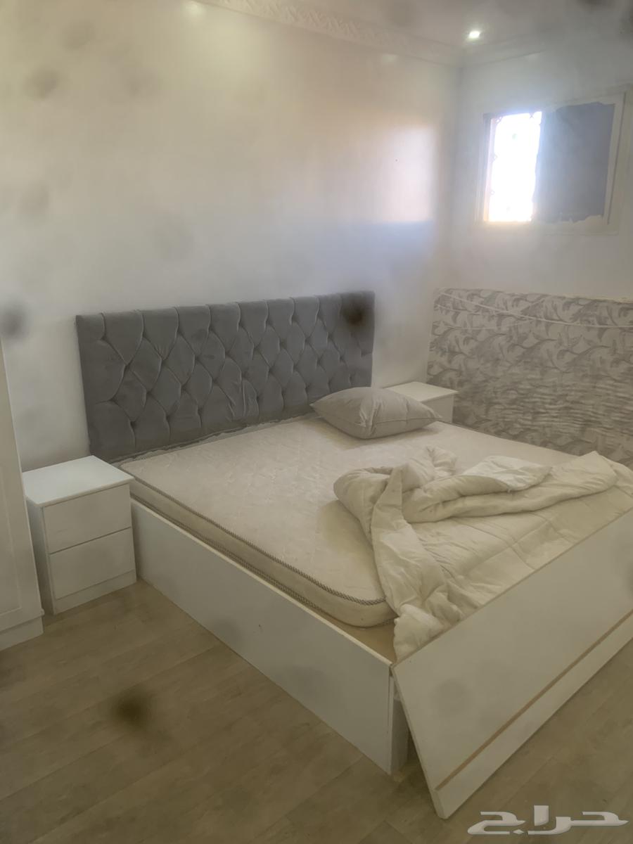 Used bedroom set in excellent condition except for what is shown in the picture only63742077115266110