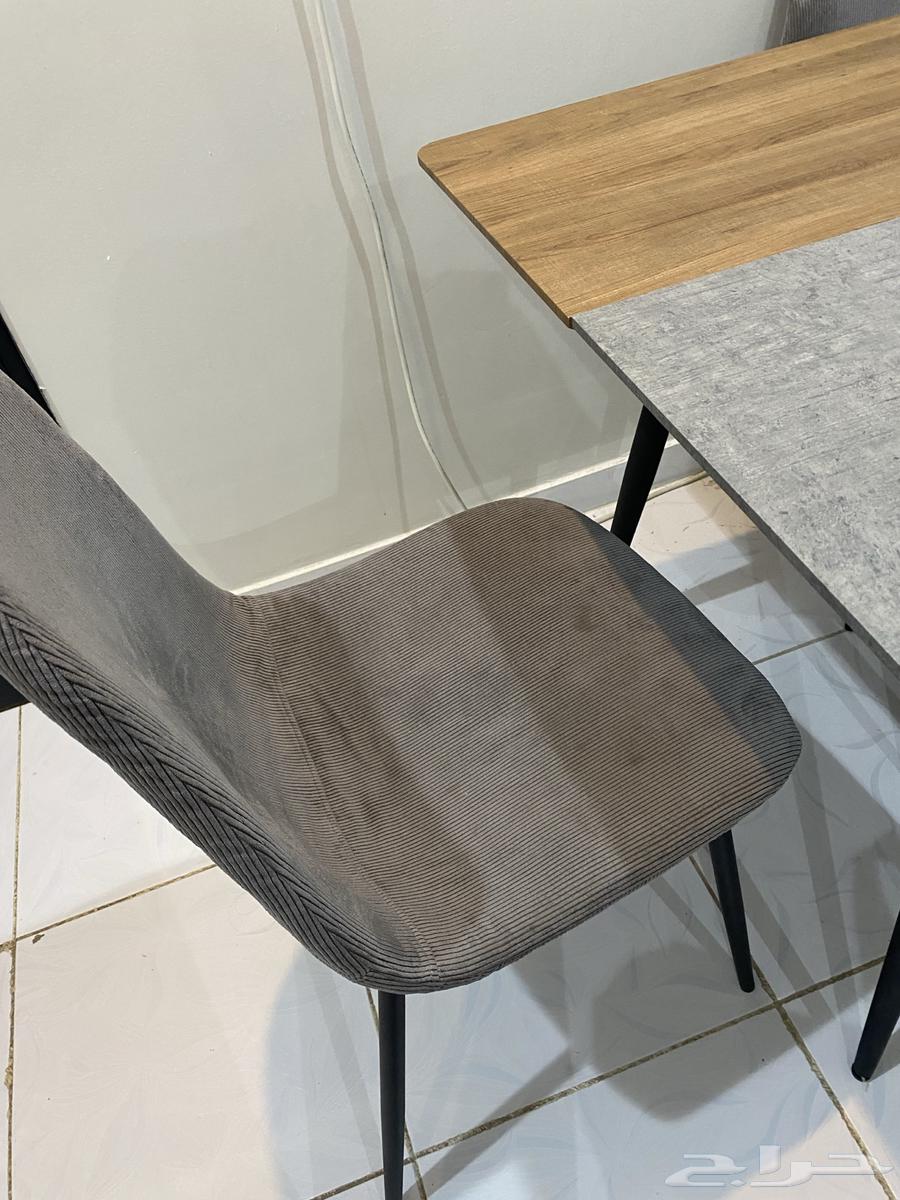 Dining table with 4 chairs63741036290434111