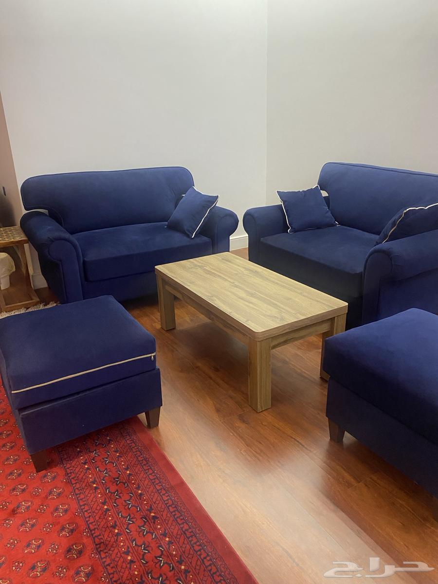 Selling a sofa and table63746586365955114
