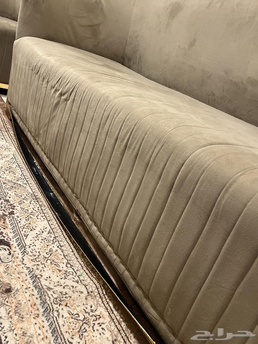 كنب وطاوله كبيره وطاولات خدمه وطاوله استقباال63748178998401112