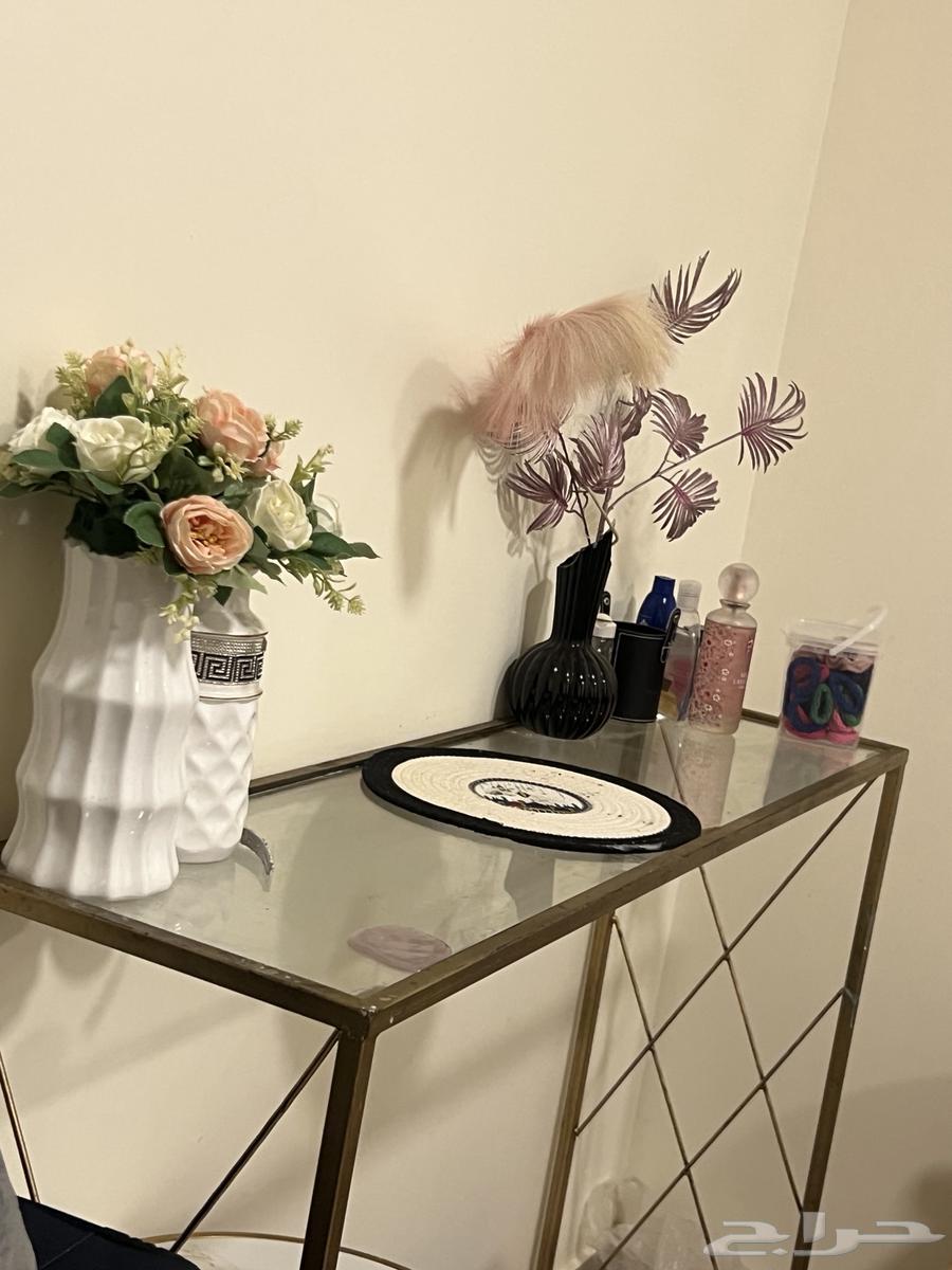 كنب وطاوله كبيره وطاولات خدمه وطاوله استقباال63748178998401113