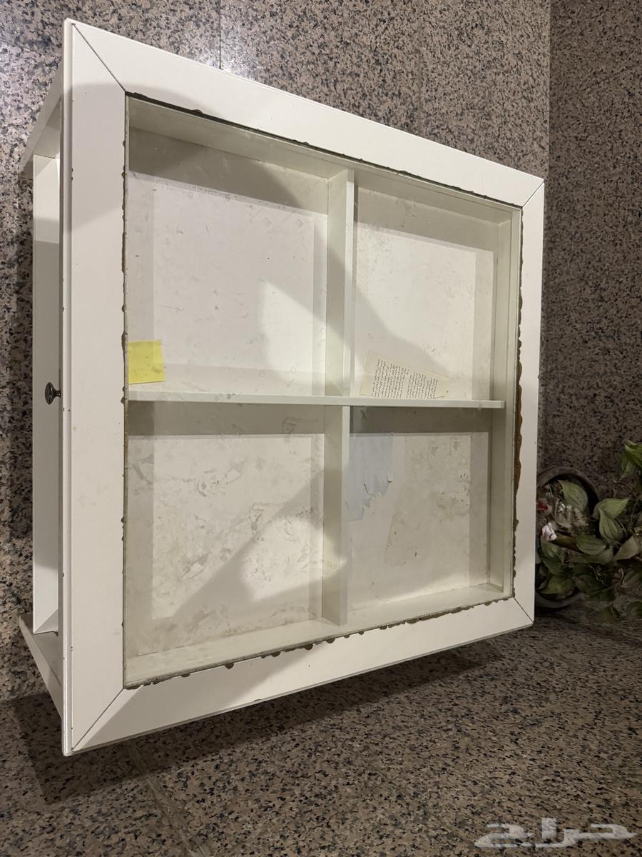 طاولة وسط مستخدمة من ايكيا بحاله مقبولة63743393570946111