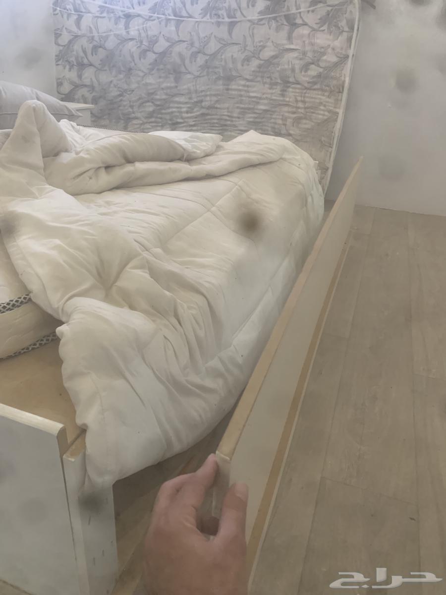 Used bedroom set in excellent condition except for what is shown in the picture only63742077115266112