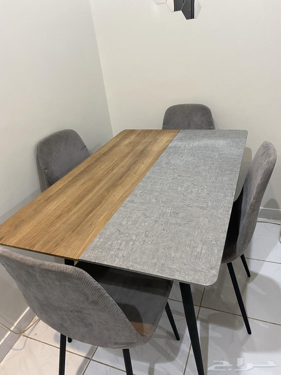 Dining table with 4 chairs63741036290434110