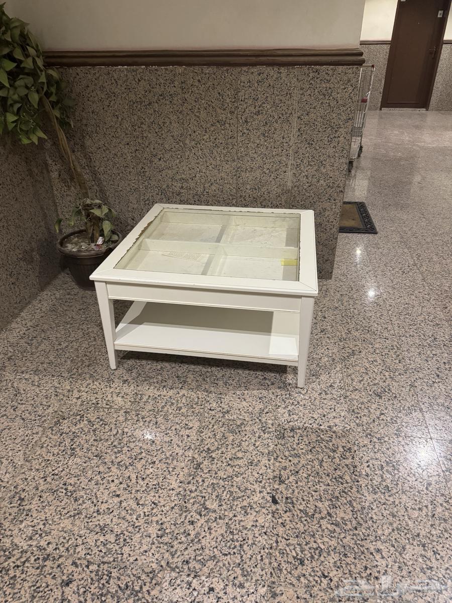 طاولة وسط مستخدمة من ايكيا بحاله مقبولة63743393570946112
