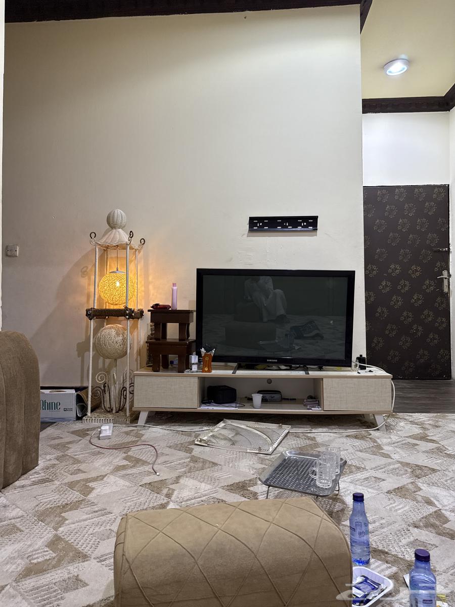 Floor back support, TV, table, and large lamp63740565441281110