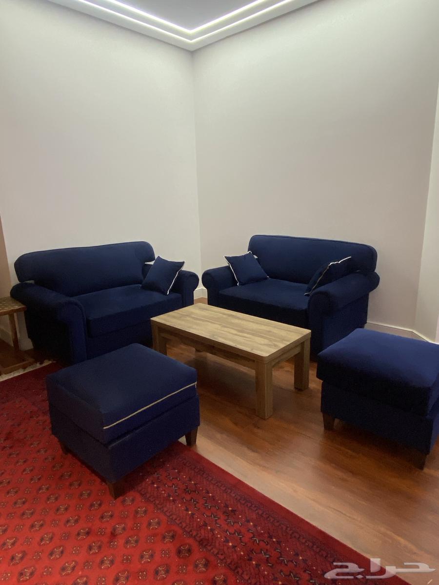 Selling a sofa and table63746586365955113