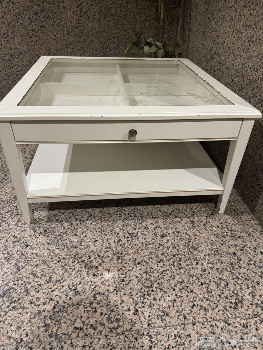 طاولة وسط مستخدمة من ايكيا بحاله مقبولة63743393570946110