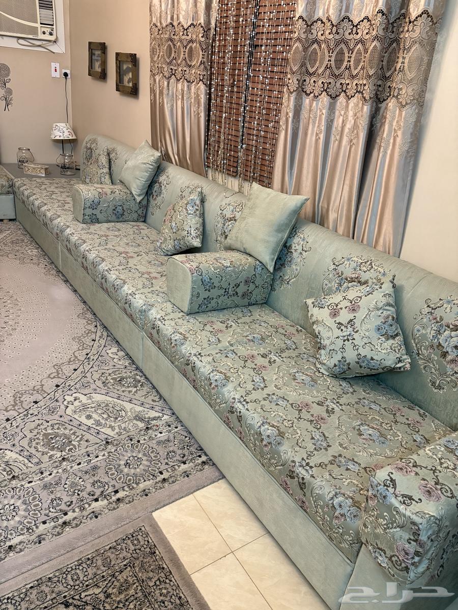 طقم كنب للبيع وبوفيه و وسريريين خشب63747422803074112