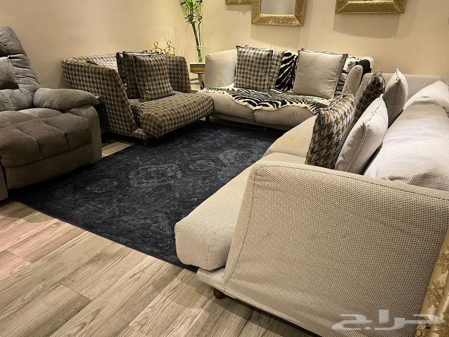 كنب راقي بحالة ممتازة نظيف و طاولة خشبية63740374947586110
