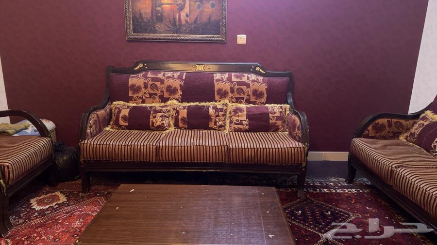 A sofa set suitable for 9 people with a wooden table in the text63747241509377114