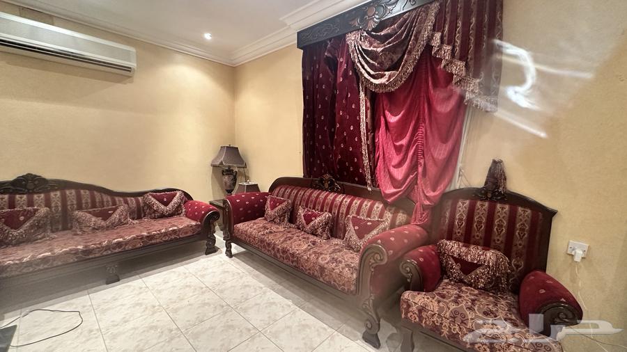 كنب مجلس ونظيف بحالة ممتازة جدا63741414814977110