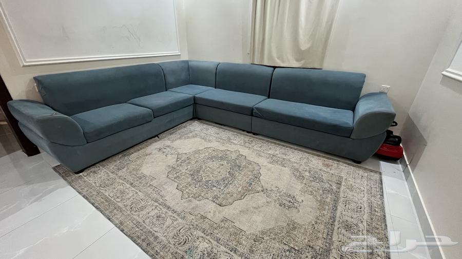 Sofa (needs reupholstering) for sale63744508182787110