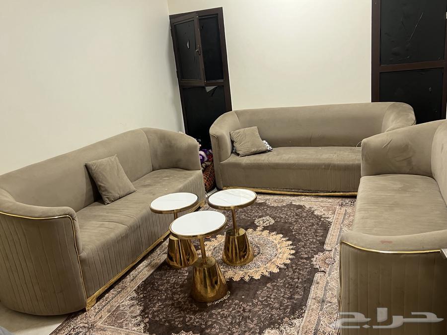 كنب وطاوله كبيره وطاولات خدمه وطاوله استقباال63748178998401111