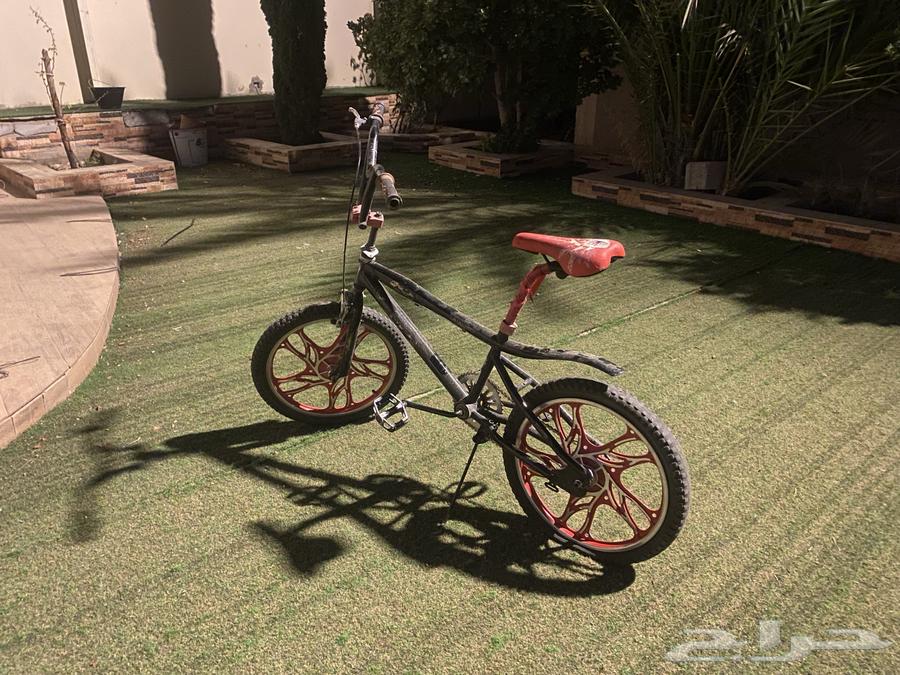 سيكل نظيف مايعاني من شي بس الكفرات يبيلها هوا63746681184259113