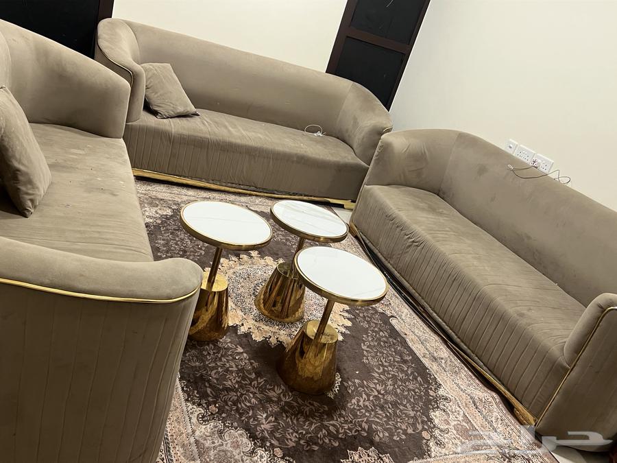 كنب وطاوله كبيره وطاولات خدمه وطاوله استقباال63748178998401110