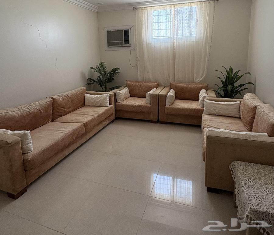 كنب وغرفة نوم نظيف63742452845569110