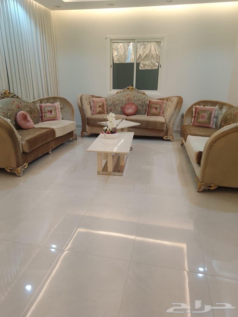 23-Person Set with Tables and Two Screens63747607299074114