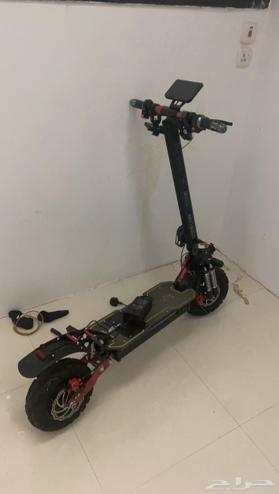 New scooter used for three months with all its accessories, even the box63756853834113110