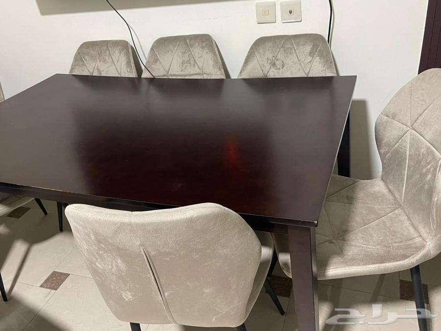 Excellent condition table like new, and excellent condition sofa sets63754902953218111