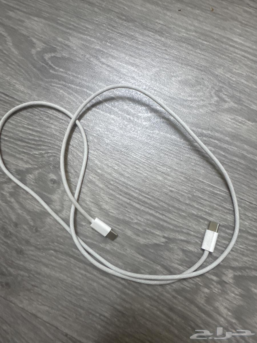 Apple headphones, I don't know which version, but I got them from China63750909380994111