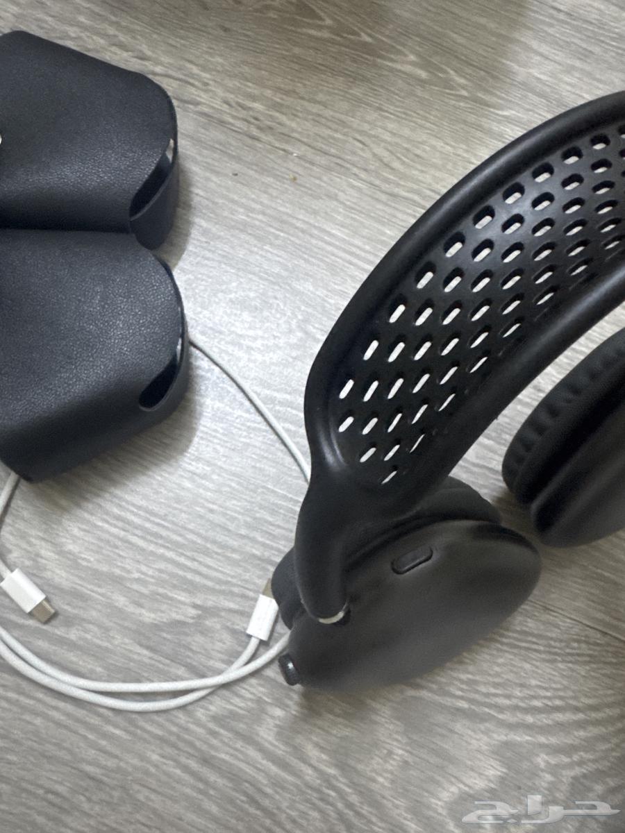 Apple headphones, I don't know which version, but I got them from China63750909380994113