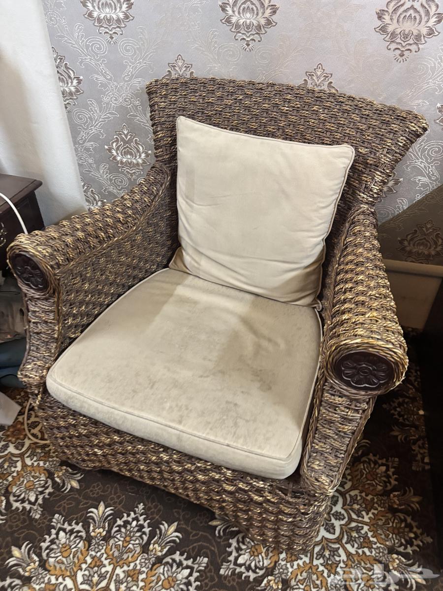 للبيع طقم كنب رتان (كنبة كبيرة   كرسيين)63753431095426110