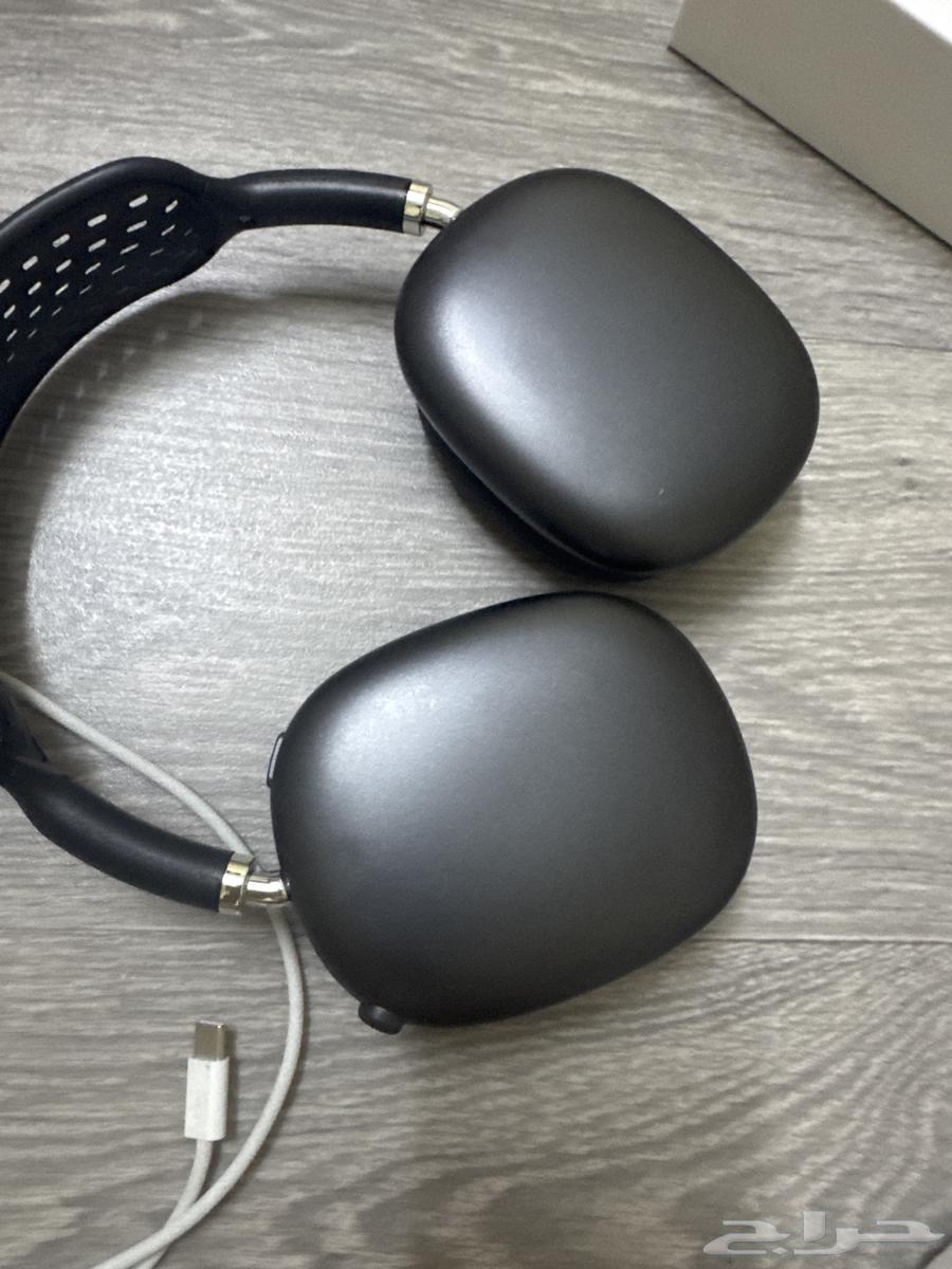 Apple headphones, I don't know which version, but I got them from China63750909380994112