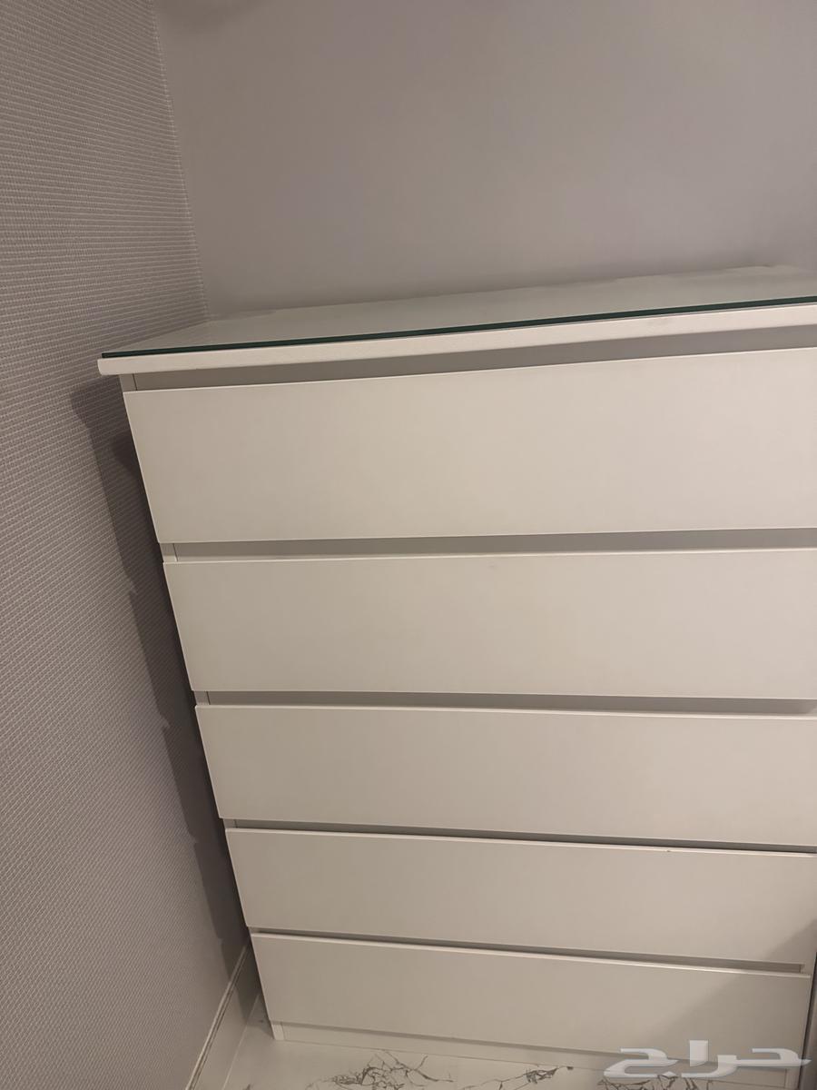 بيع اثاث عباره عن سرير وكمودينه ثنتين وشفونيره وتسريحه63752737657347113