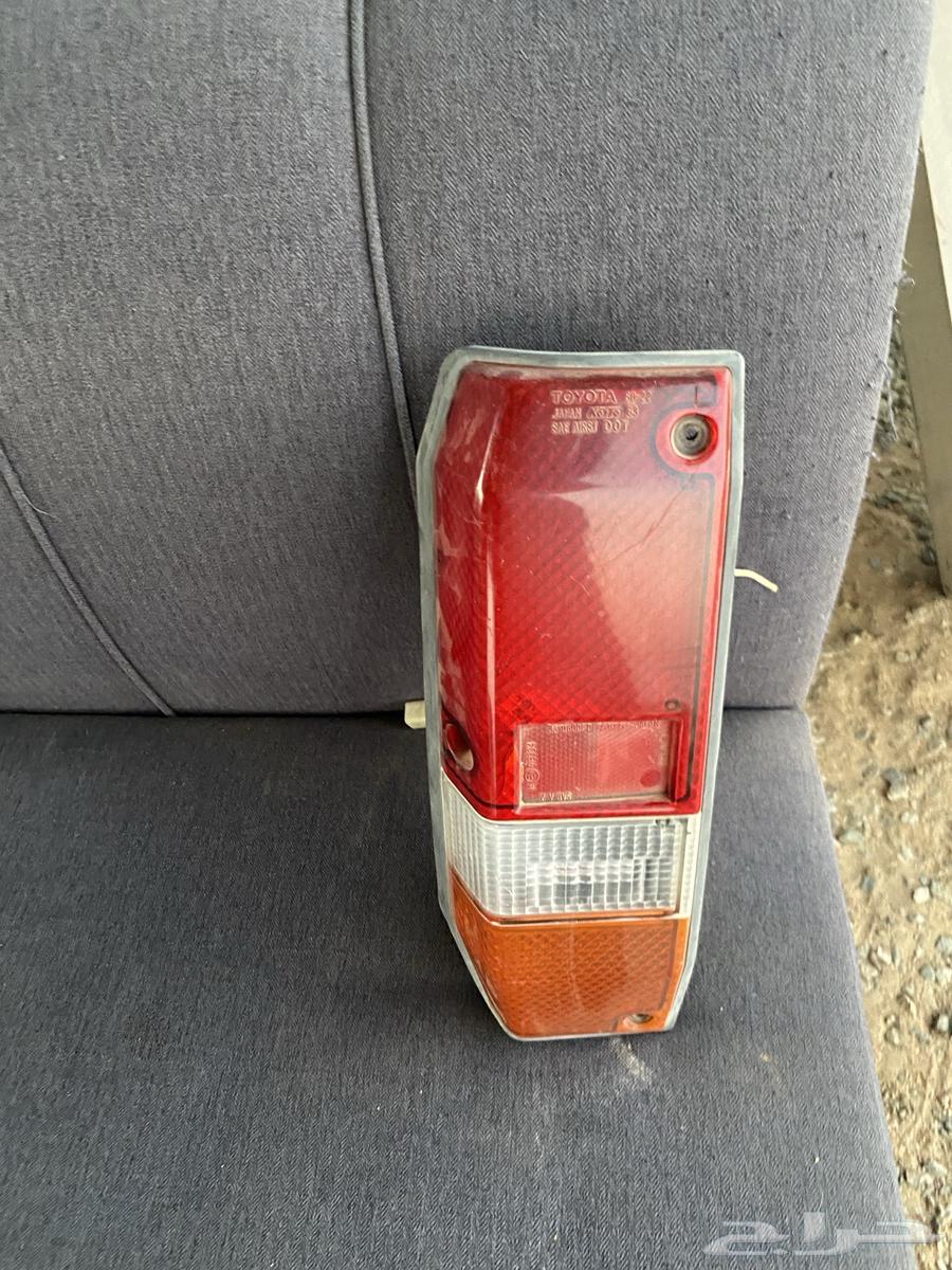Left rear corner tail light bulb socket63877743634946110