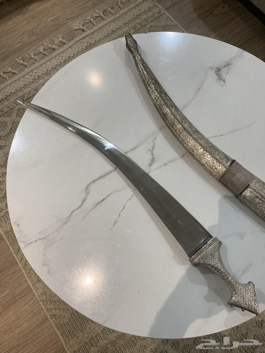 جنبيه ام حدين عمرها اكثر من 50 سنه تقريبا63757356388610113