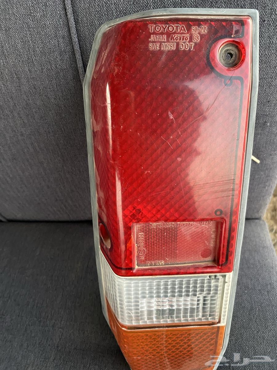 Left rear corner tail light bulb socket63877743634946111