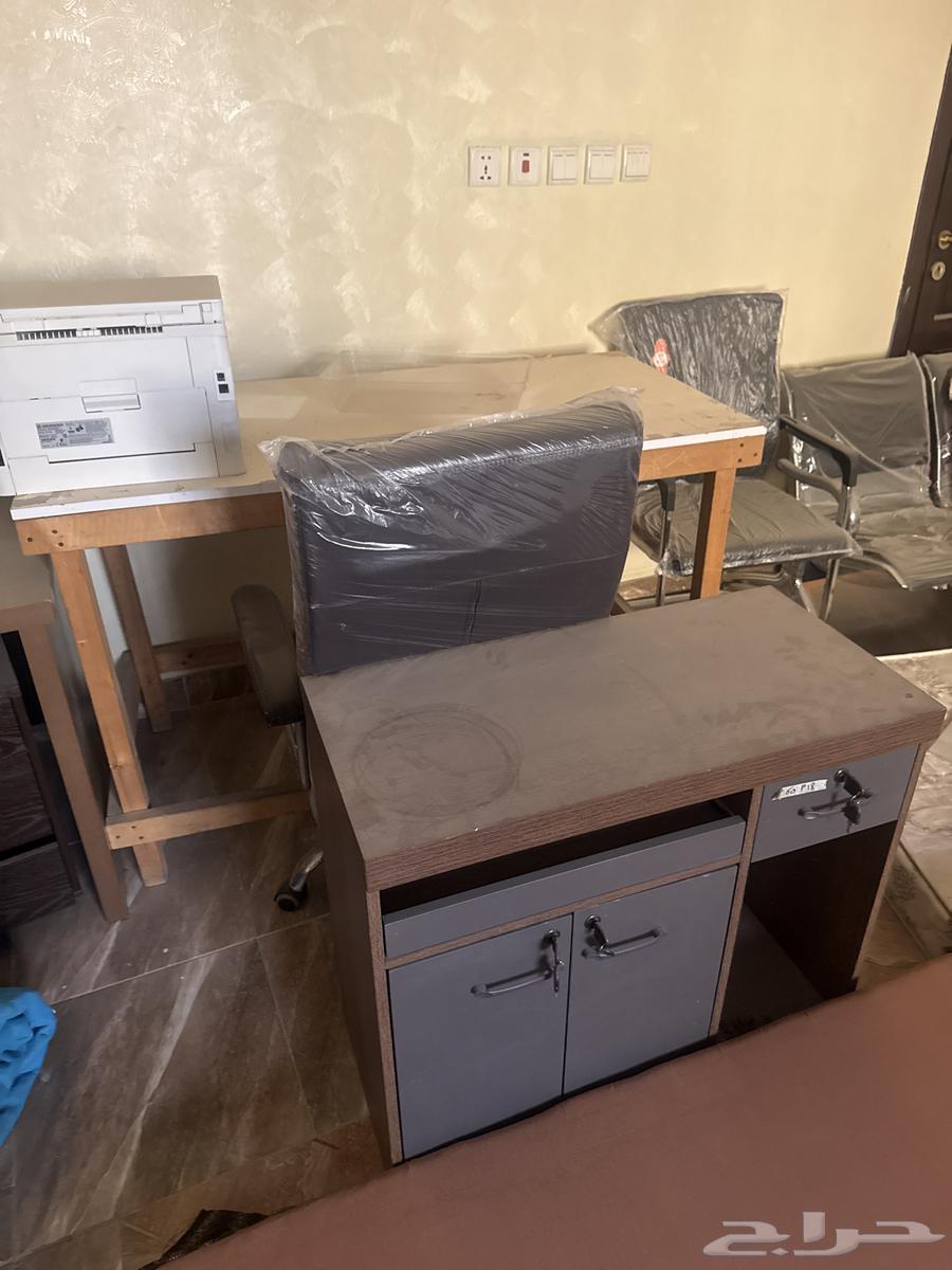 للبيع سرير ايكيا مع دولاب ومكاتب جديده وطفاية حريق وكراسي63756658886401111
