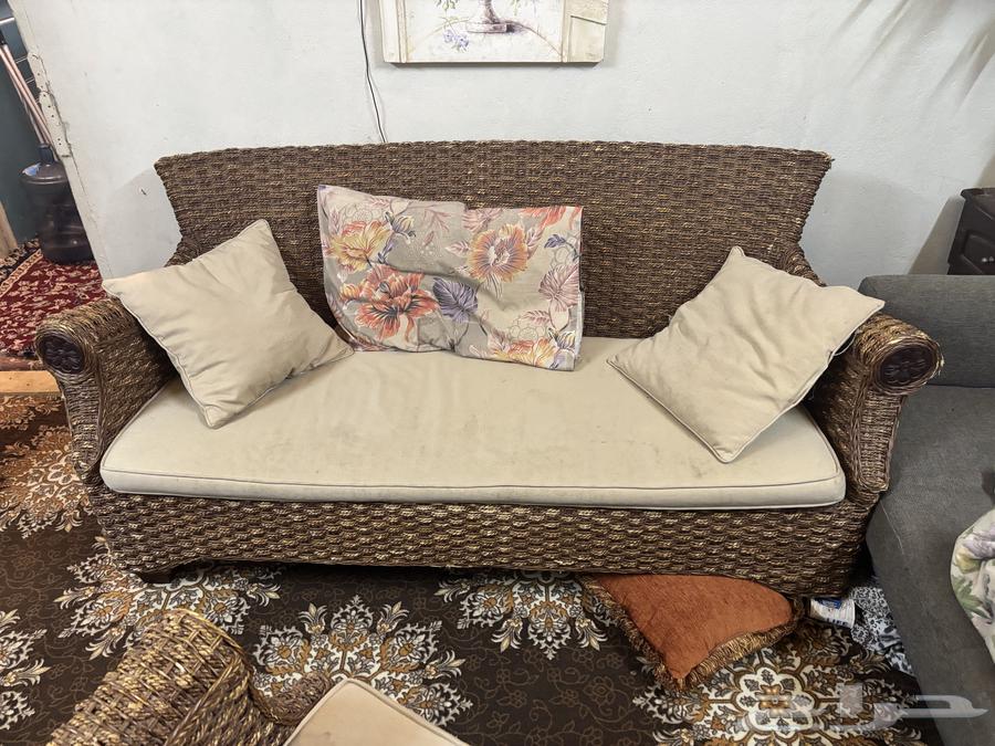 للبيع طقم كنب رتان (كنبة كبيرة   كرسيين)63753431095426111