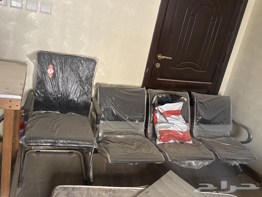 للبيع سرير ايكيا مع دولاب ومكاتب جديده وطفاية حريق وكراسي63756658886401112